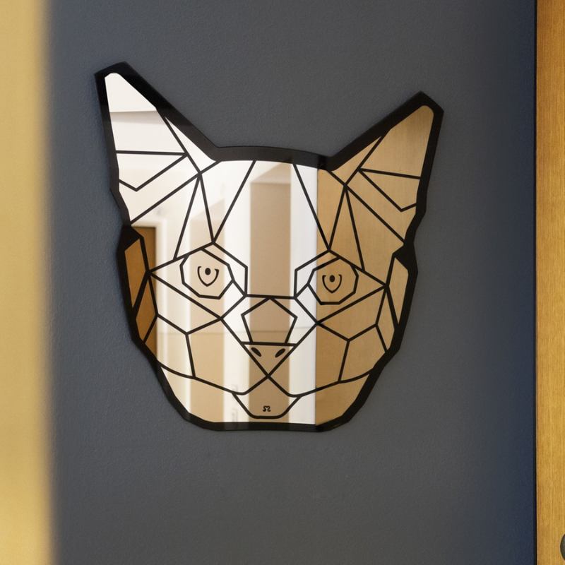 Cat-shaped wall mirror, eccentric and elegant.